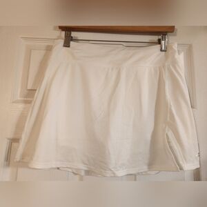 ✨️✨️NWOT✨️✨️ BCG Mid Rise Slit Embossed Skort